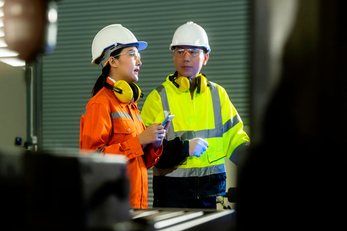 HR-employee-onboarding-program-commskit HR employee onboarding program by CommsKit showing two engineers wearing PPE and talking